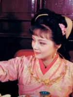 小说红楼梦中宝钗选秀的结果是什么？书中是如何描写的？